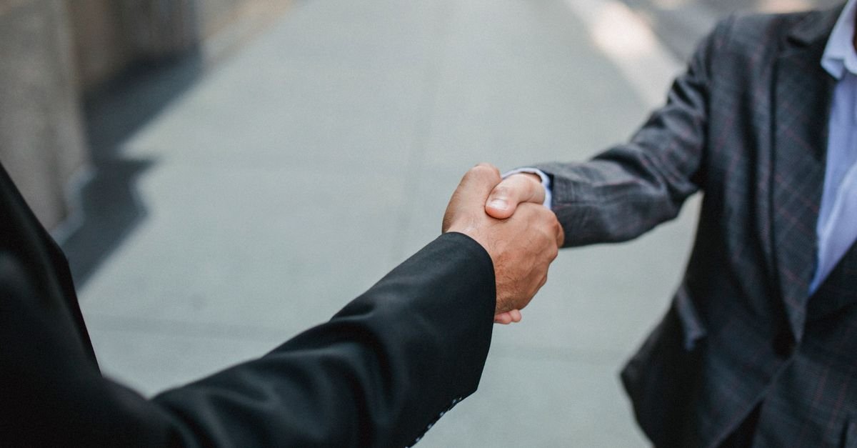 LinkedIn Articles vs Blog Posts