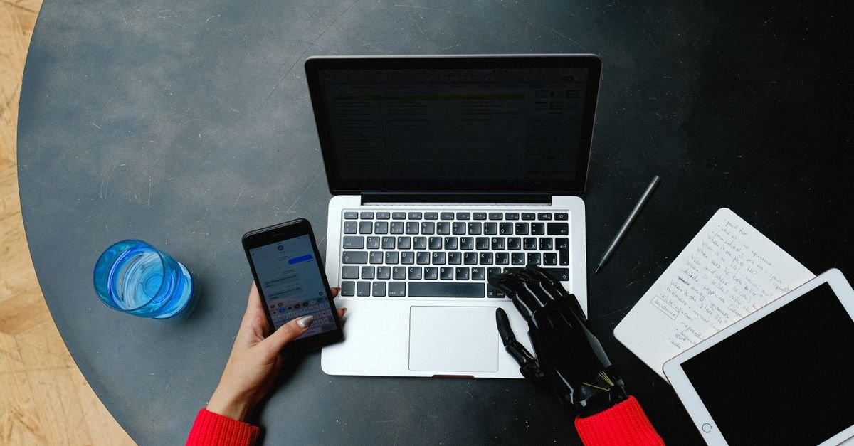 AI Writing Tools: Where They Help and Where They Hurt